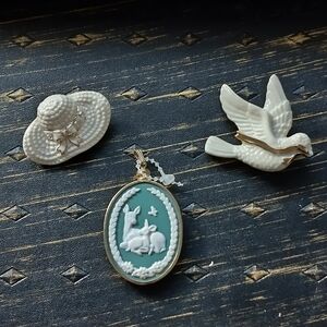 LENOX & FRANKLIN PORCELAIN 1981 MOTHERS DAY CAMEO PENDANT & 2 LENOX  BROOCHES